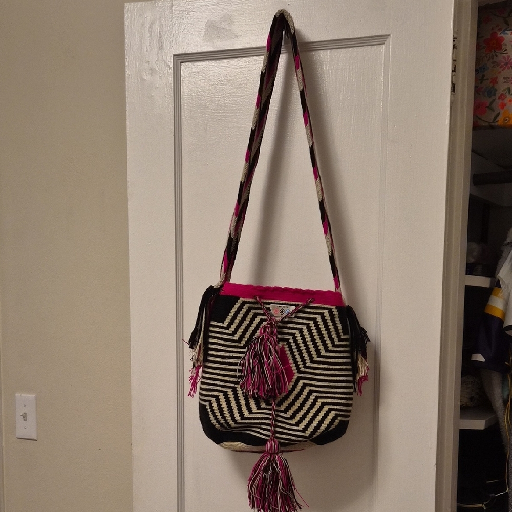 Samos Wayuu Boho Bucket Bag Black Pink White Geometric Patterned Bag with